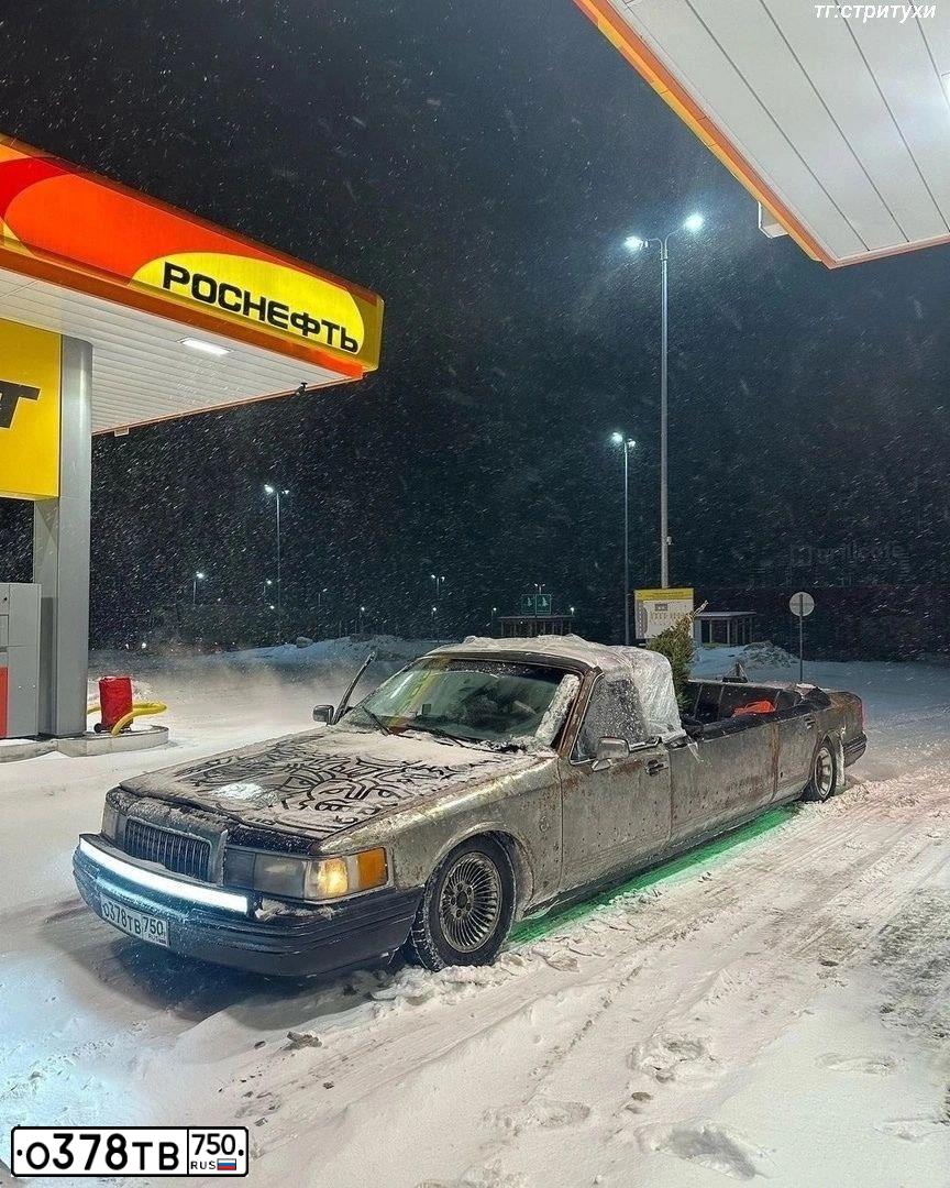 Фото автомобиля LINCOLN TOWN CAR, 1991 — госномер О378ТВ750. Цвет: ЧЕРНЫЙ