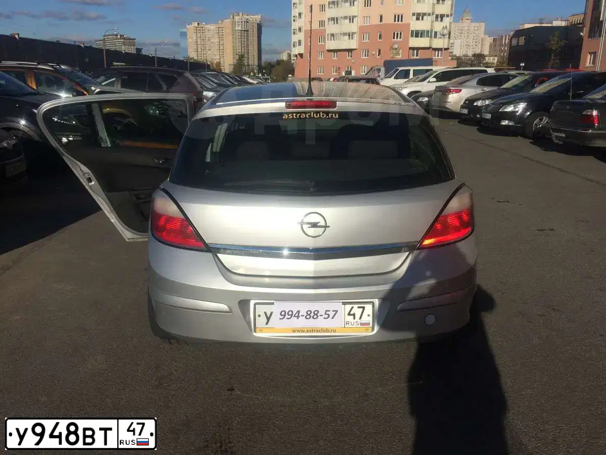 Фото автомобиля RENAULT SANDERO, 2010 — госномер У948ВТ47. Цвет: ТЕМНО-СЕРЫЙ