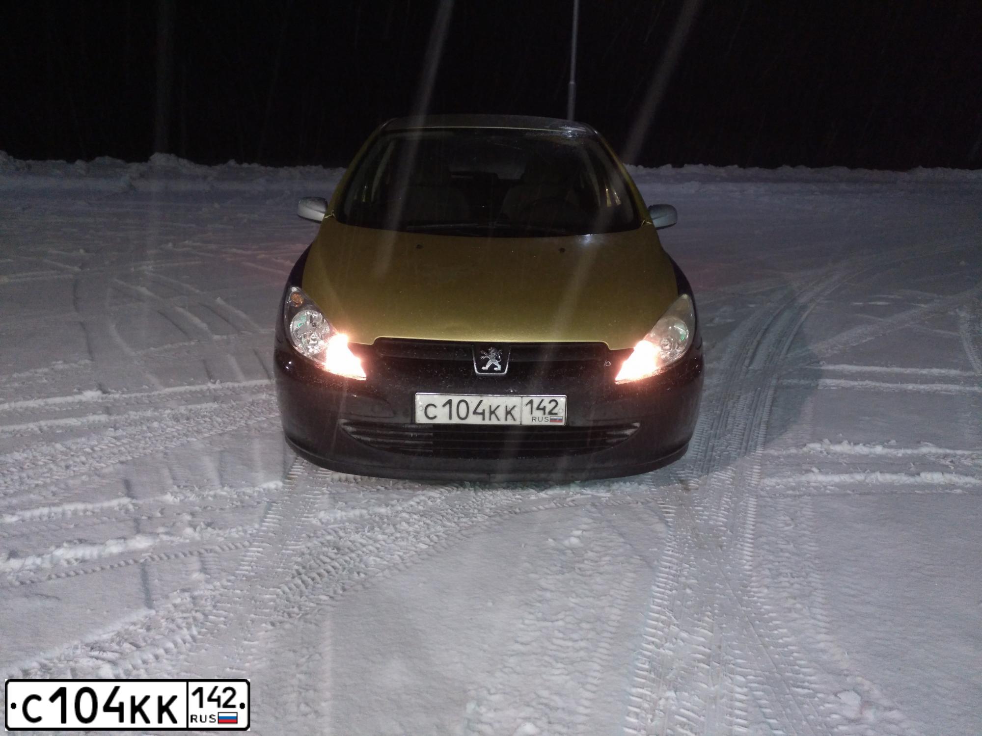 Фото автомобиля PEUGEOT 307, 2001 — госномер У832НО142. Цвет: БЛЕДНО-ЖЕЛТЫЙ