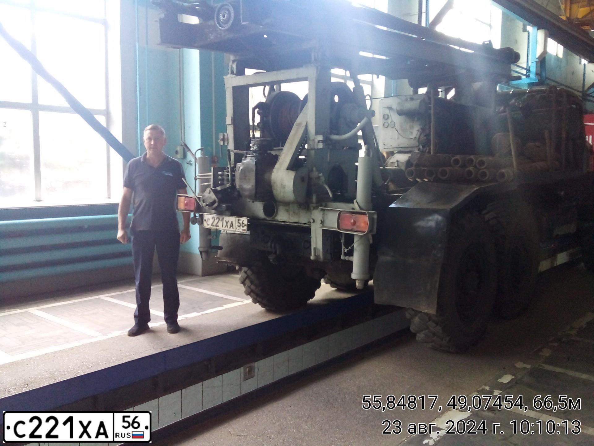 Фото автомобиля HUYNDAI IX 35 2.0 GL MT, 2011 — госномер С280СС56. Цвет: ТЕМНО-СИНИЙ МЕТАЛЛИК