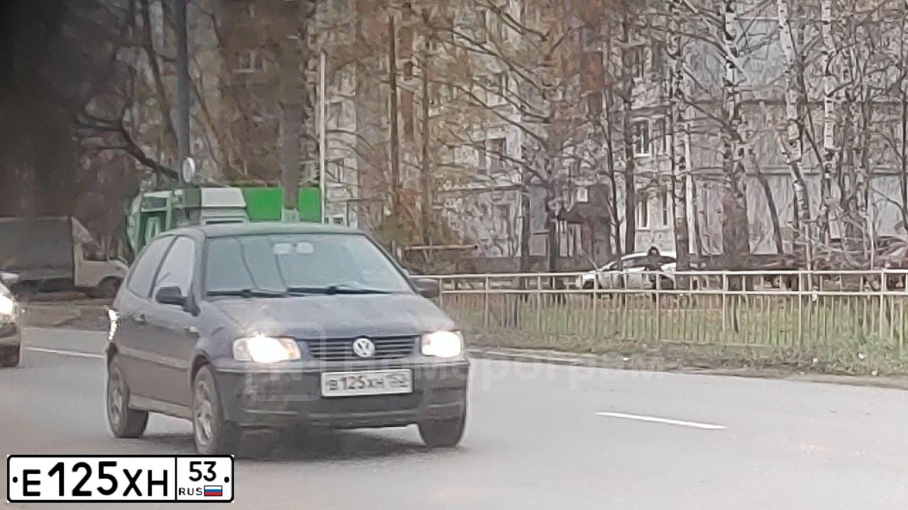 Фото автомобиля MITSUBISHI LANCER, 2006 — госномер Е125ХН53. Цвет: Серебристый