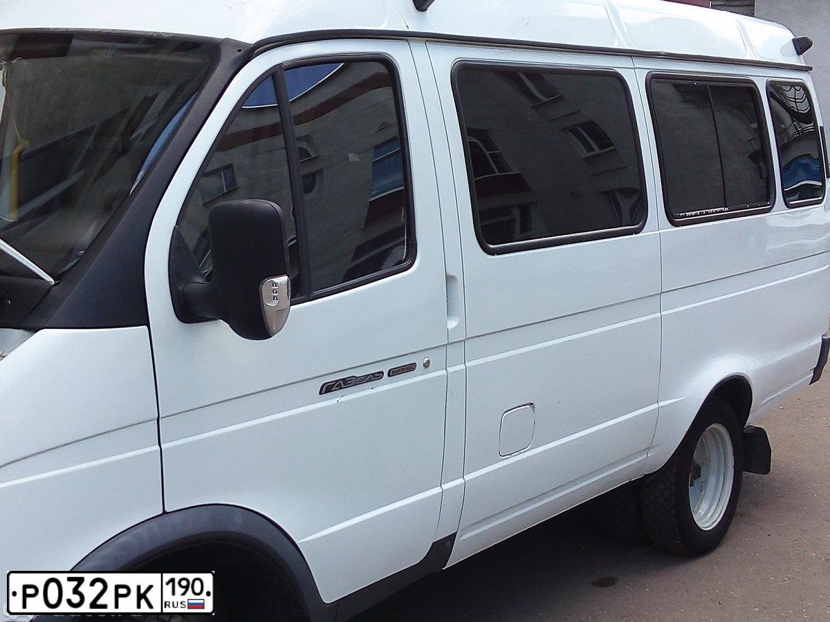 Фото автомобиля GAZ 3221 EL, 2011 — госномер Р032РК190. Цвет: БЕЛЫЙ