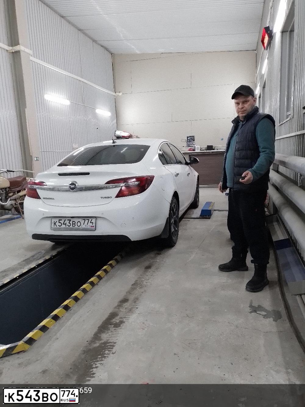Фото автомобиля OPEL INSIGNIA, 2015 — госномер К543ВО774. Цвет: Белый