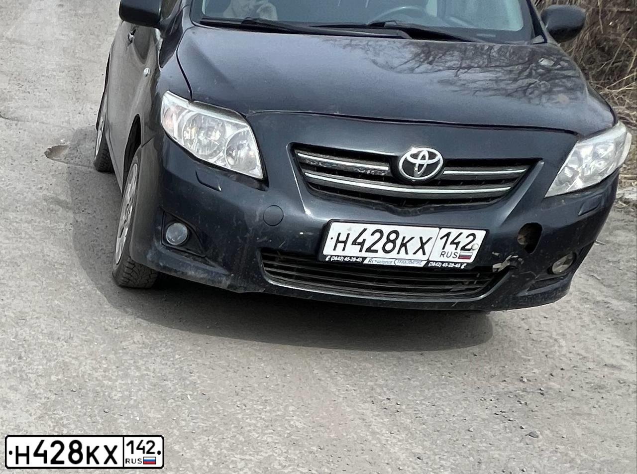 Фото автомобиля TOYOTA COROLLA, 2007 — госномер Н428КХ142. Цвет: ЧЕРНЫЙ