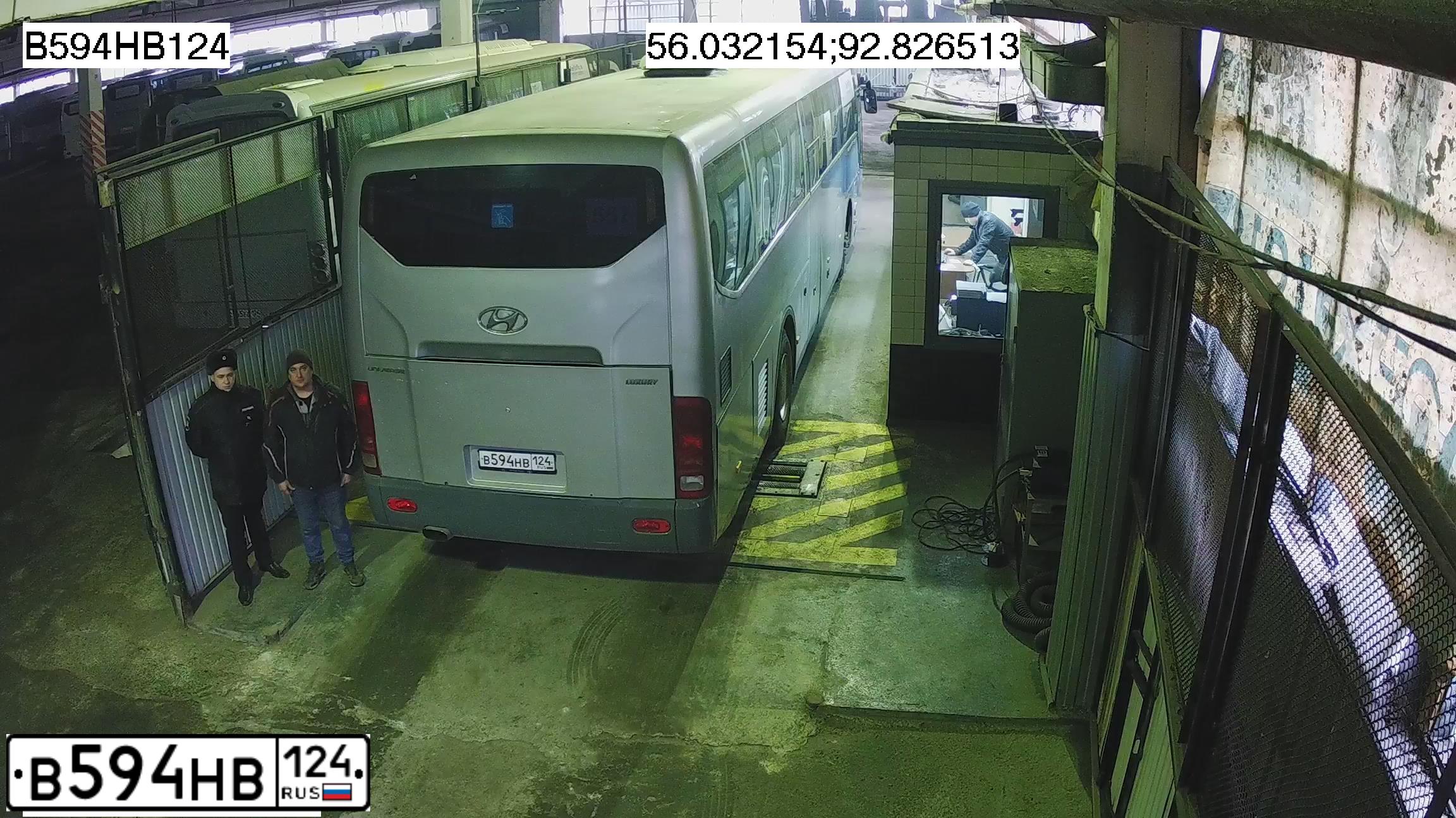 Фото автомобиля HYUNDAI UNIVERSE, 2009 — госномер В594НВ124. Цвет: СЕРЫЙ