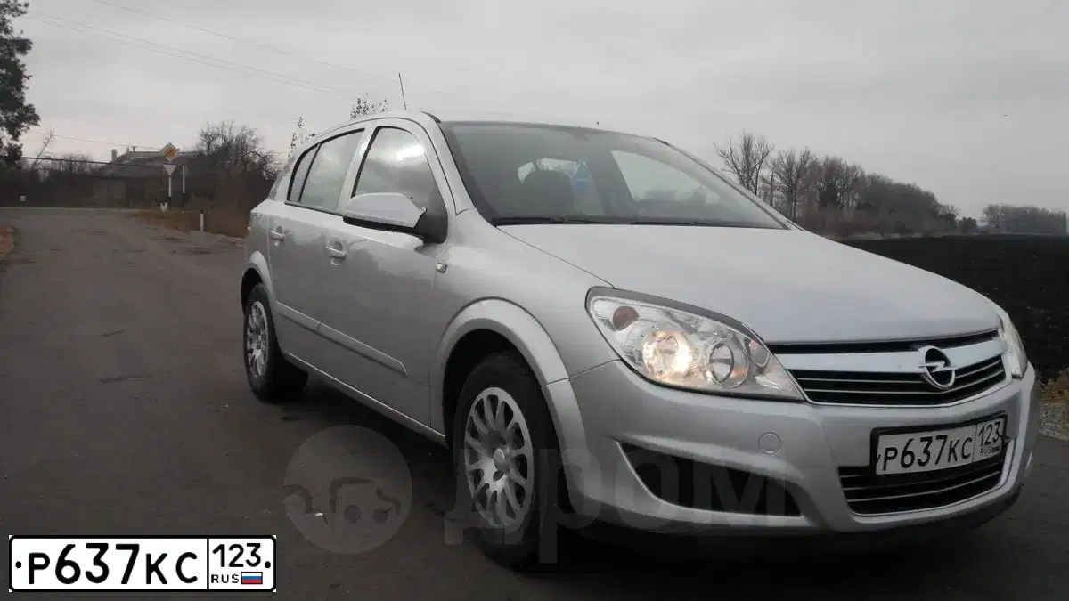 Фото автомобиля OPEL ASTRA, 2008 — госномер Р637КС123. Цвет: СЕРЕБРИСТЫЙ