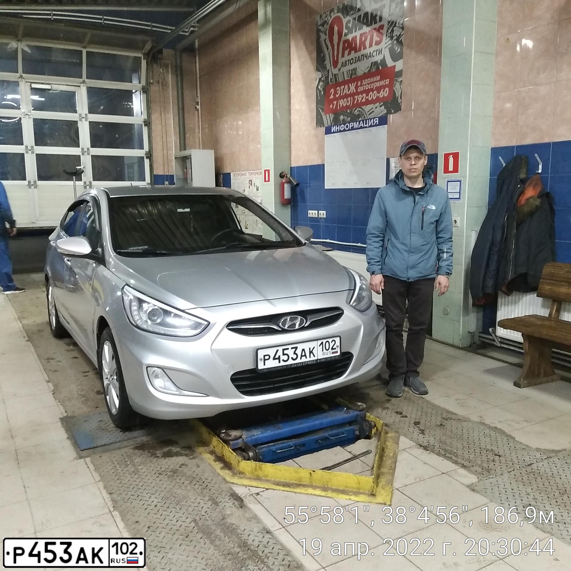 Фото автомобиля HYUNDAI SOLARIS, 2013 — госномер Р453АК102. Цвет: СЕРЕБРИСТЫЙ