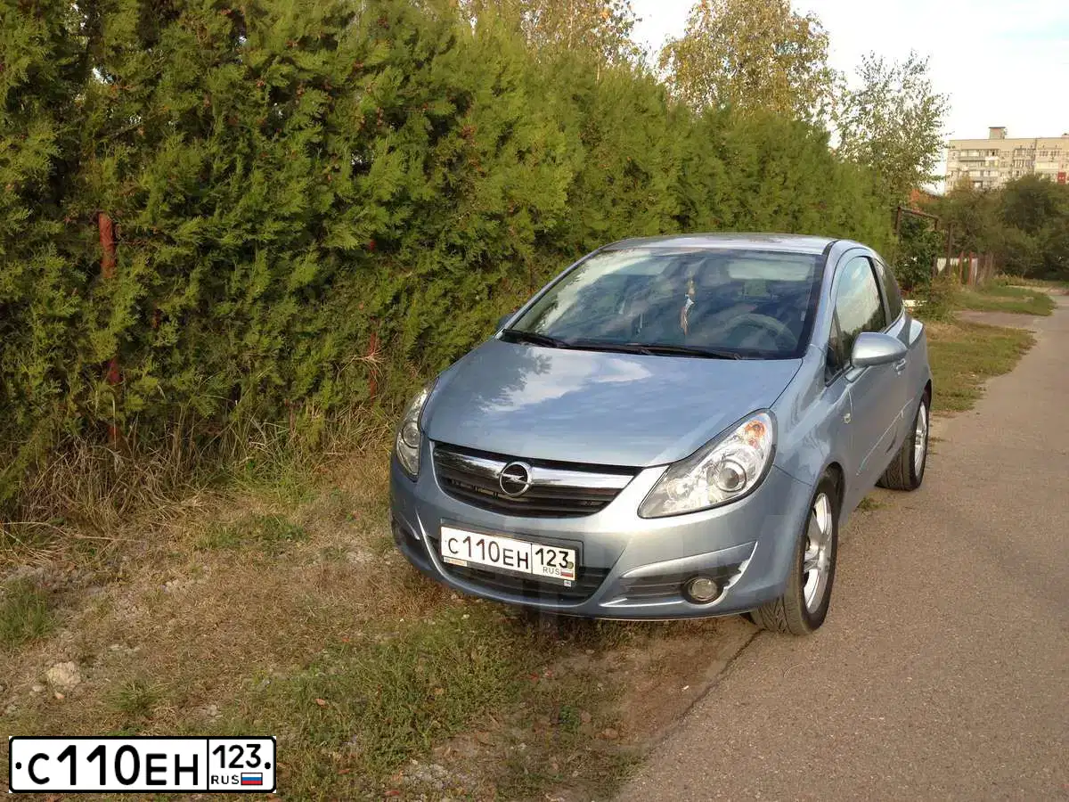 Фото автомобиля OPEL CORSA, 2007 — госномер С110ЕН123. Цвет: СВЕТЛО-ГОЛУБОЙ