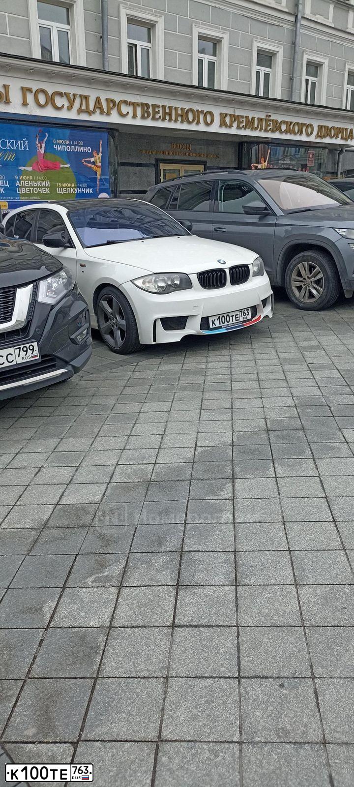 Фото автомобиля BMW SERIE 1, 2010 — госномер К100ТЕ763. Цвет: Белый