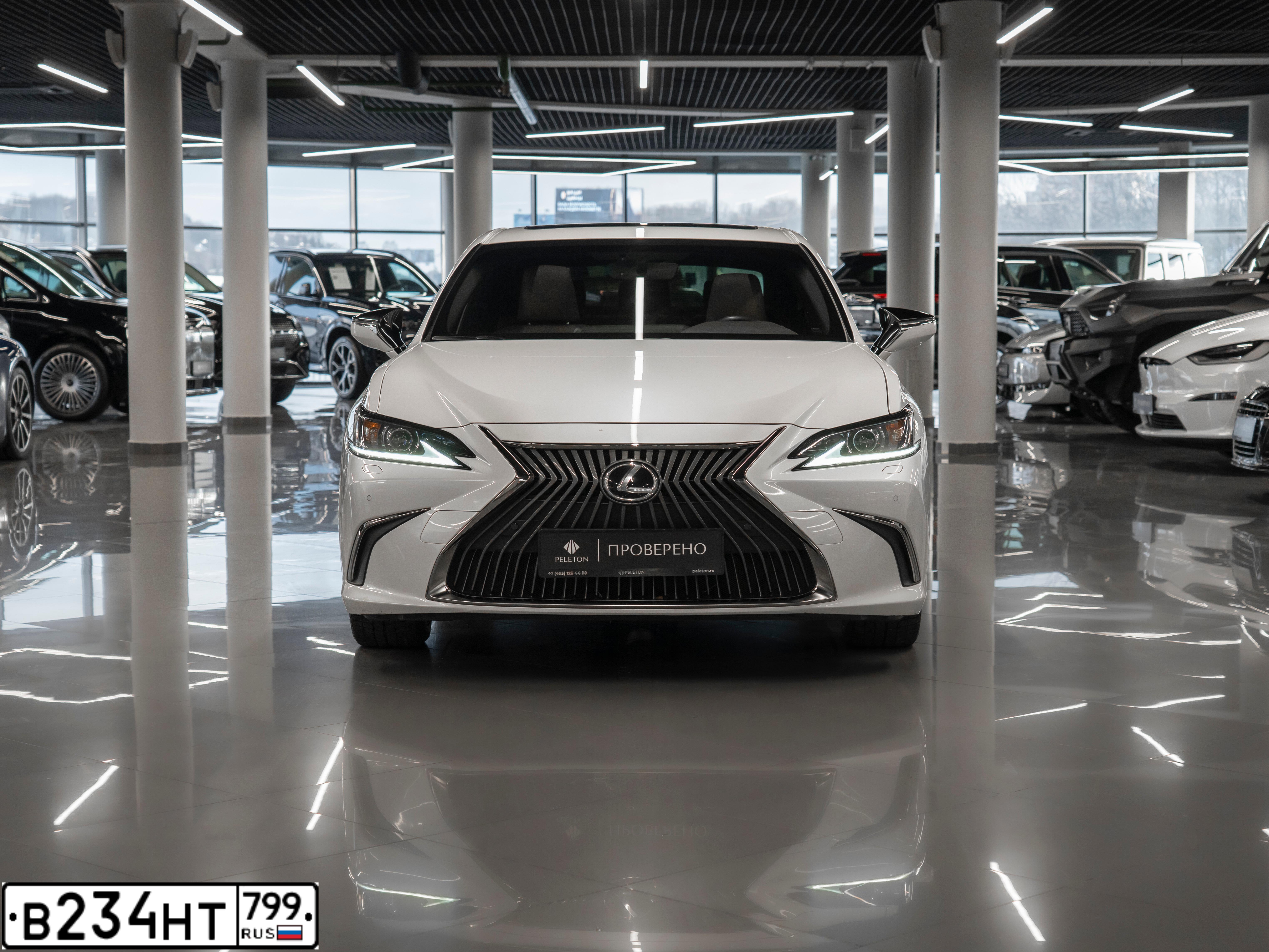 Фото автомобиля LEXUS ES, 2018 — госномер Т155ВЕ27. Цвет: БЕЛЫЙ