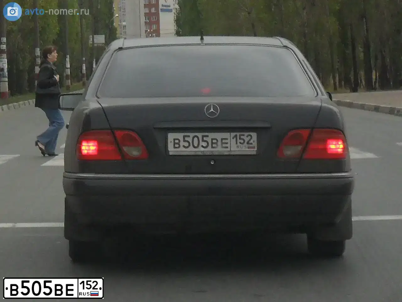 Фото автомобиля MERCEDES E-KLASSE, 1996 — госномер В505ВЕ152. Цвет: ТЕМНО-СИНИЙ