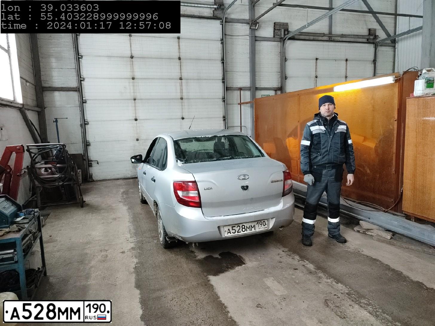 Фото автомобиля VAZ LADA 219010 LADA GRANTA, 2017 — госномер А528ММ190. Цвет: Серебристый