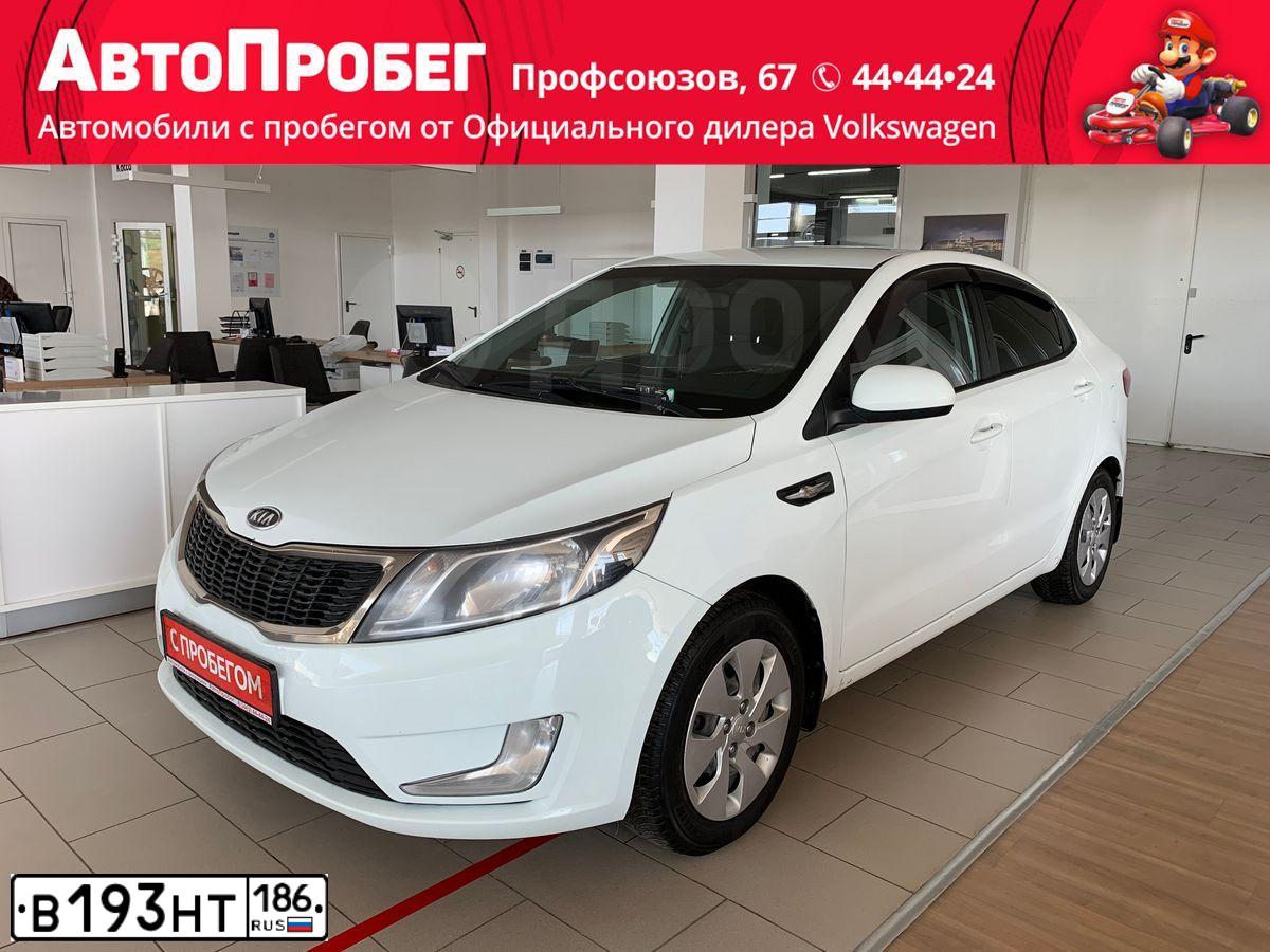 Фото автомобиля KIA RIO, 2012 — госномер Н080ХС86. Цвет: Белый