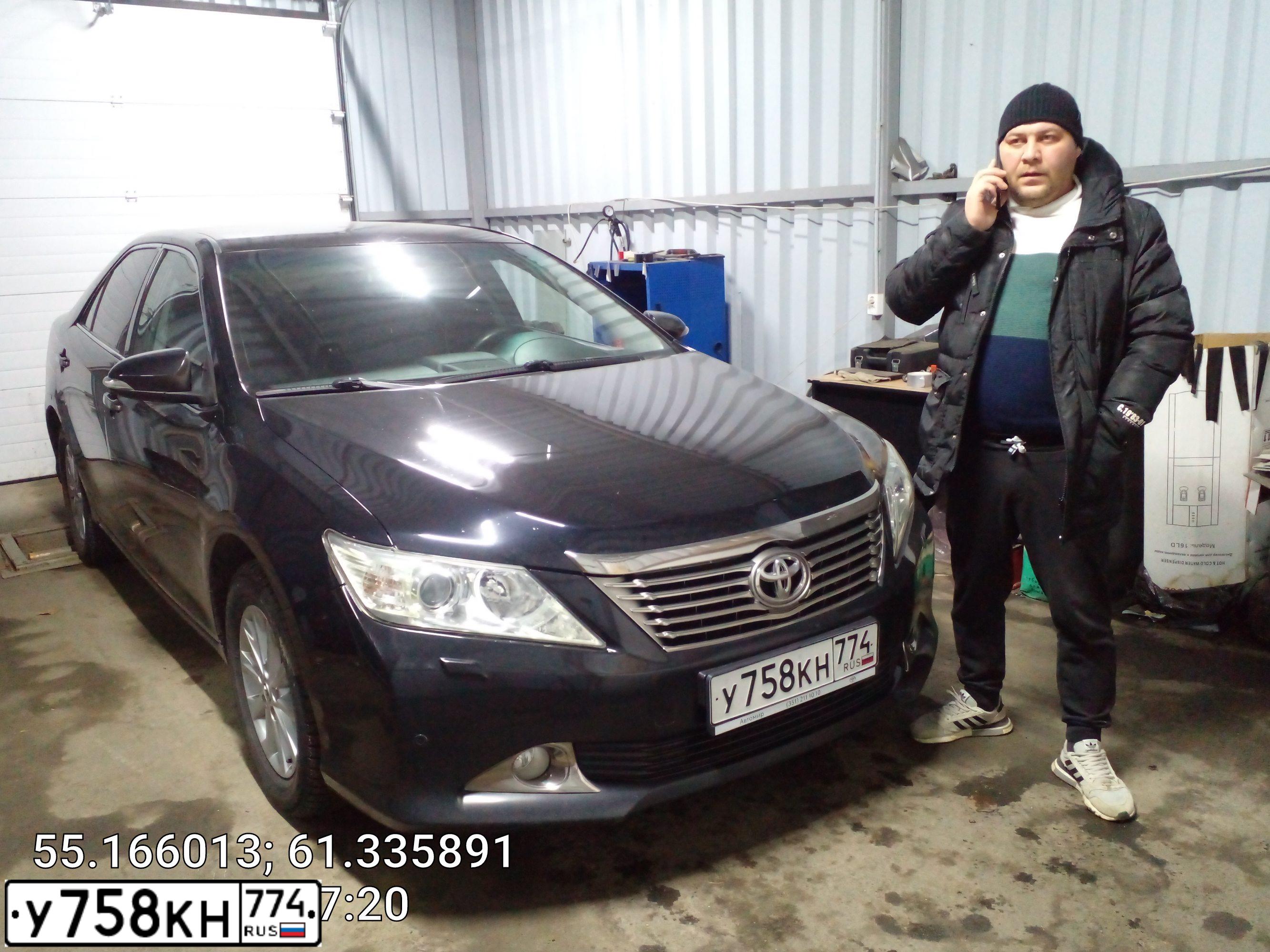 Фото автомобиля TOYOTA CAMRY, 2012 — госномер О520КС774. Цвет: ЧЕРНЫЙ МЕТАЛИК