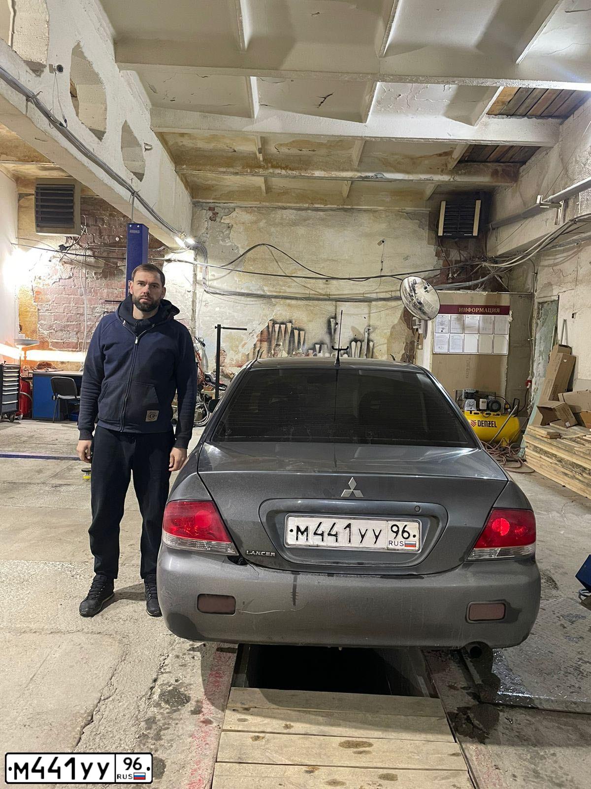 Фото автомобиля MITSUBISHI LANCER, 2006 — госномер М441УУ96. Цвет: СЕРЫЙ