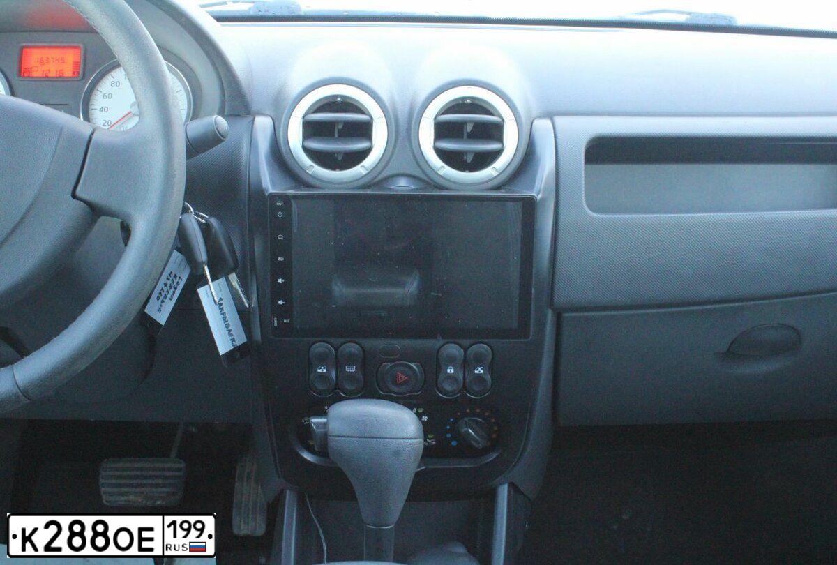 Фото автомобиля RENAULT LOGAN, 2008 — госномер К288ОЕ199. Цвет: СЕРЫЙ
