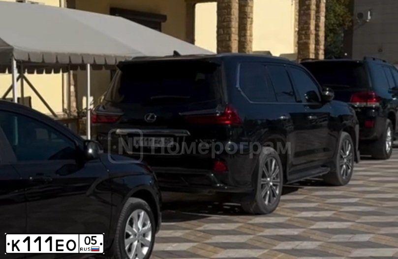 Фото автомобиля TOYOTA LANDCRUISER 200, 2008 — госномер У535СМ05. Цвет: ЧЕРНЫЙ