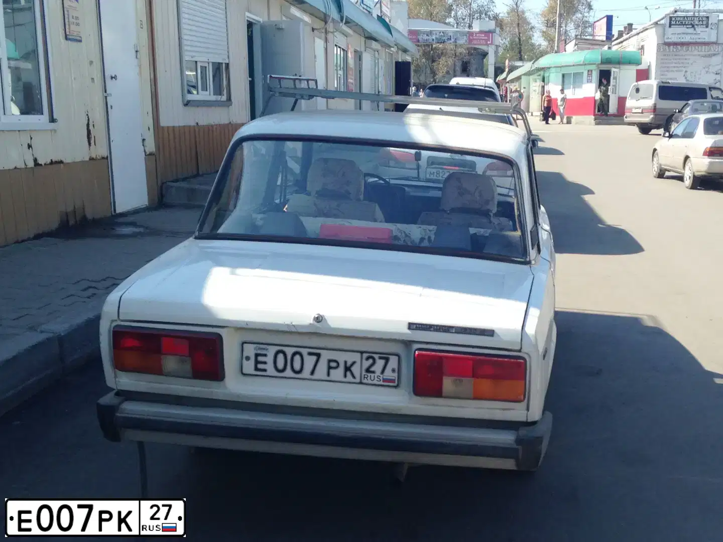 Фото автомобиля LADA 2105 LADA, 1990 — госномер Е007РК27. Цвет: БЕЛЫЙ