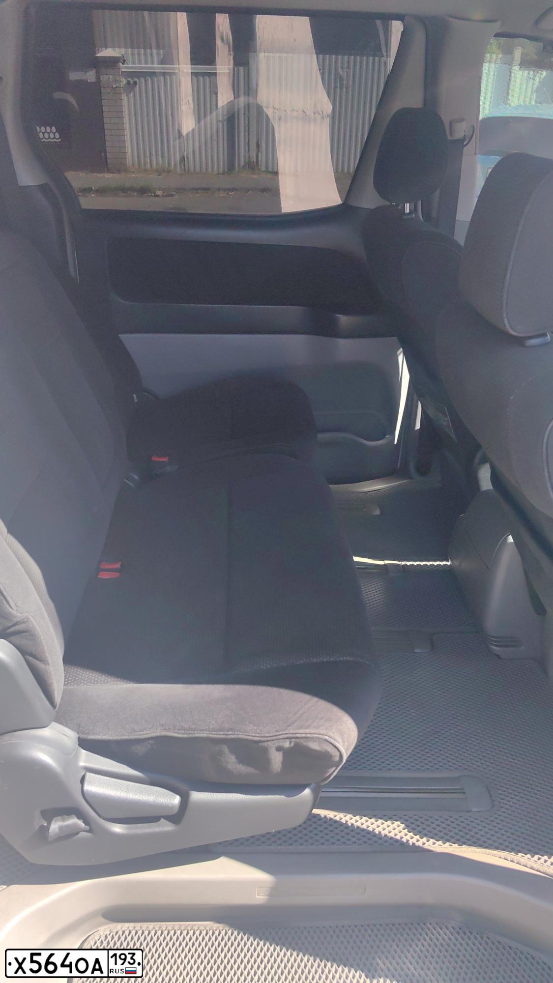 Фото автомобиля TOYOTA ALPHARD, 2002 — госномер Х564ОА193