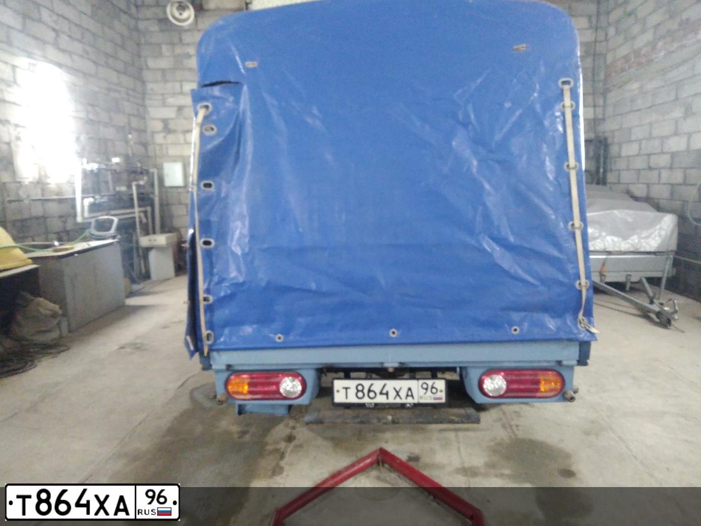 Фото автомобиля HYUNDAI PORTER, 2007 — госномер Р602НВ196. Цвет: синий