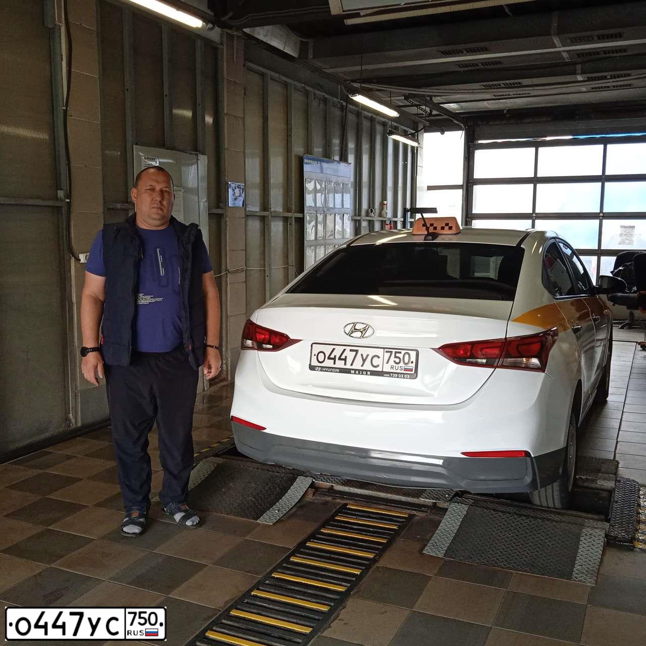 Фото автомобиля HYUNDAI SOLARIS, 2018 — госномер Е550МВ763. Цвет: БЕЛЫЙ-ЖЕЛТЫЙ-СЕРЫЙ