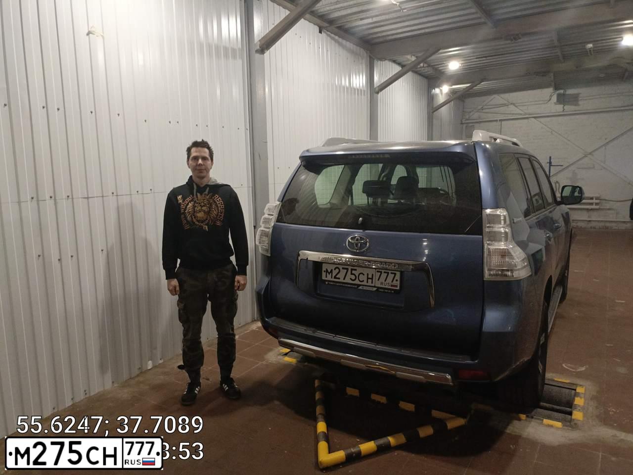 Фото автомобиля TOYOTA LANDCRUISER, 2010 — госномер М275СН777. Цвет: СЕРО-СИНИЙ