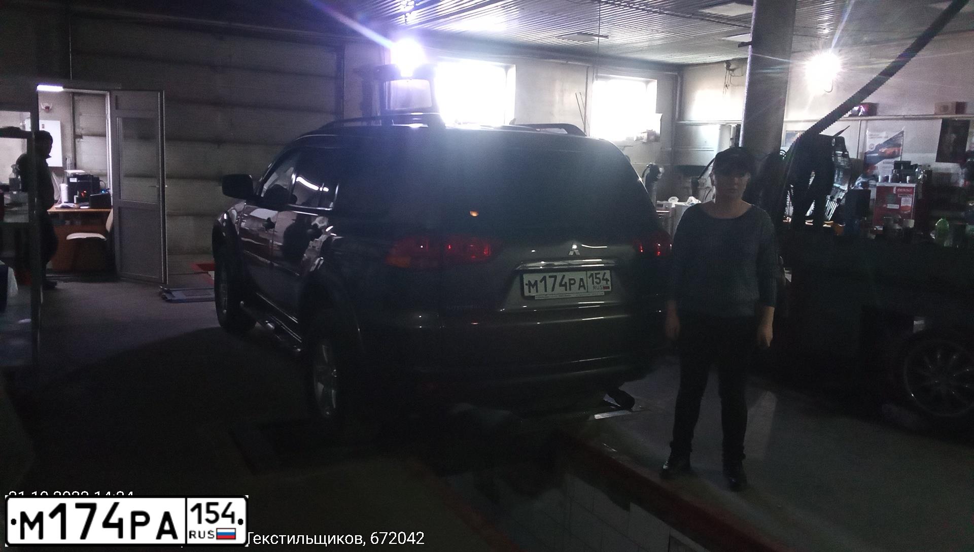 Фото автомобиля MITSUBISHI PAJERO SPORT, 2012 — госномер С007ТХ154. Цвет: Коричневый