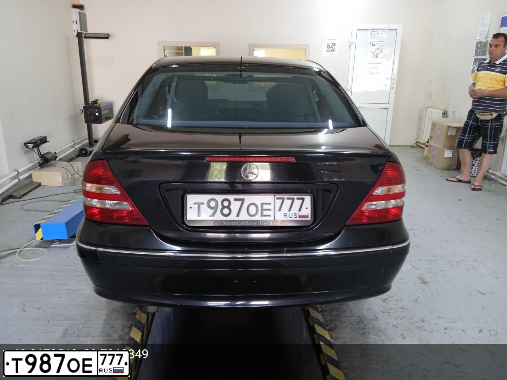 Фото автомобиля MERCEDES C-KLASSE, 2006 — госномер Т987ОЕ777. Цвет: ЧЕРНЫЙ