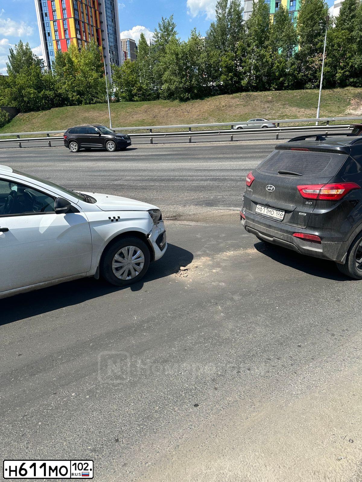 Фото автомобиля VOLKSWAGEN POLO, 2011 — госномер А023ОТ702. Цвет: ЧЕРНЫЙ