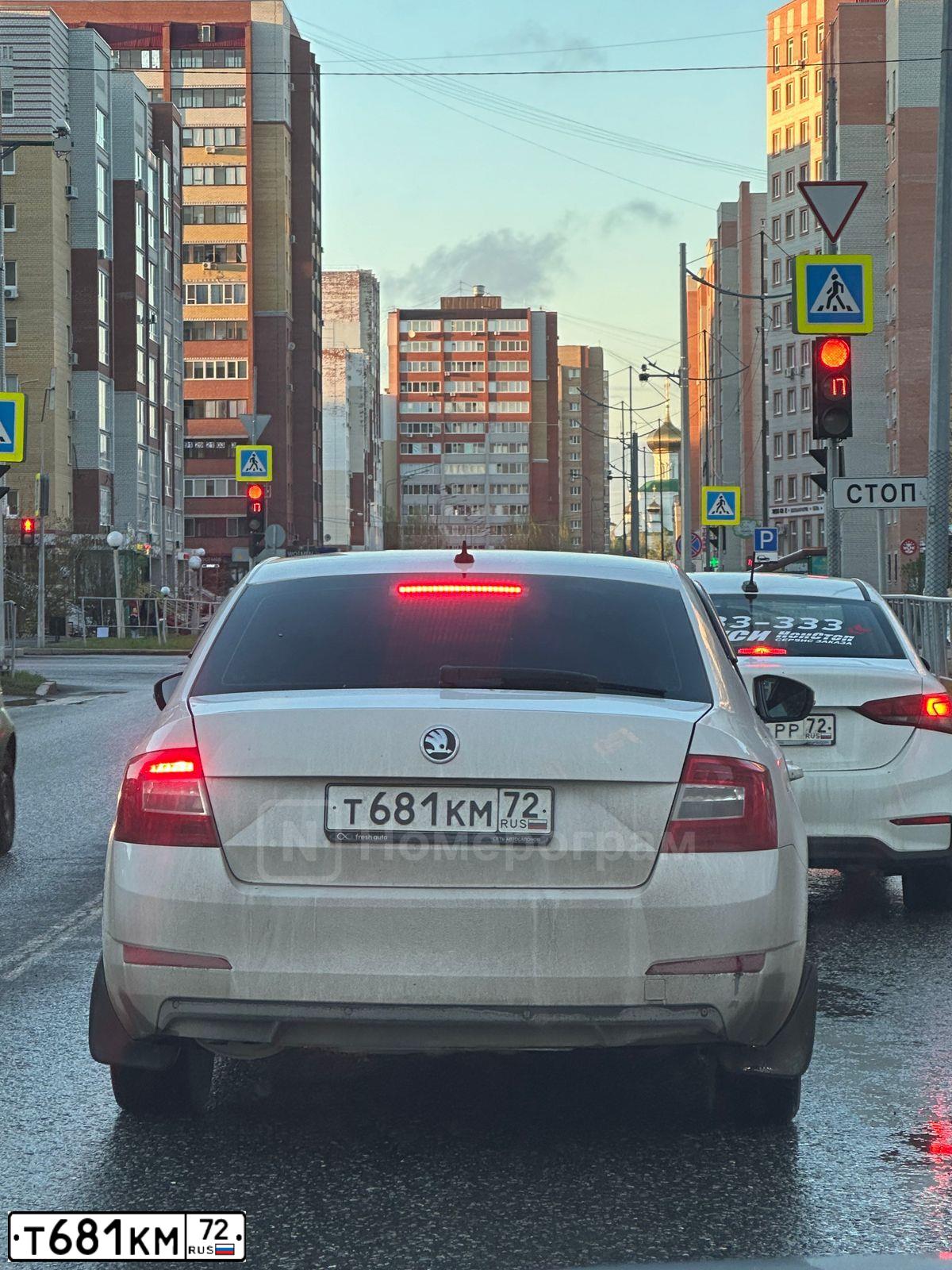 Фото автомобиля SKODA OCTAVIA, 2013 — госномер Т681КМ72. Цвет: Белый