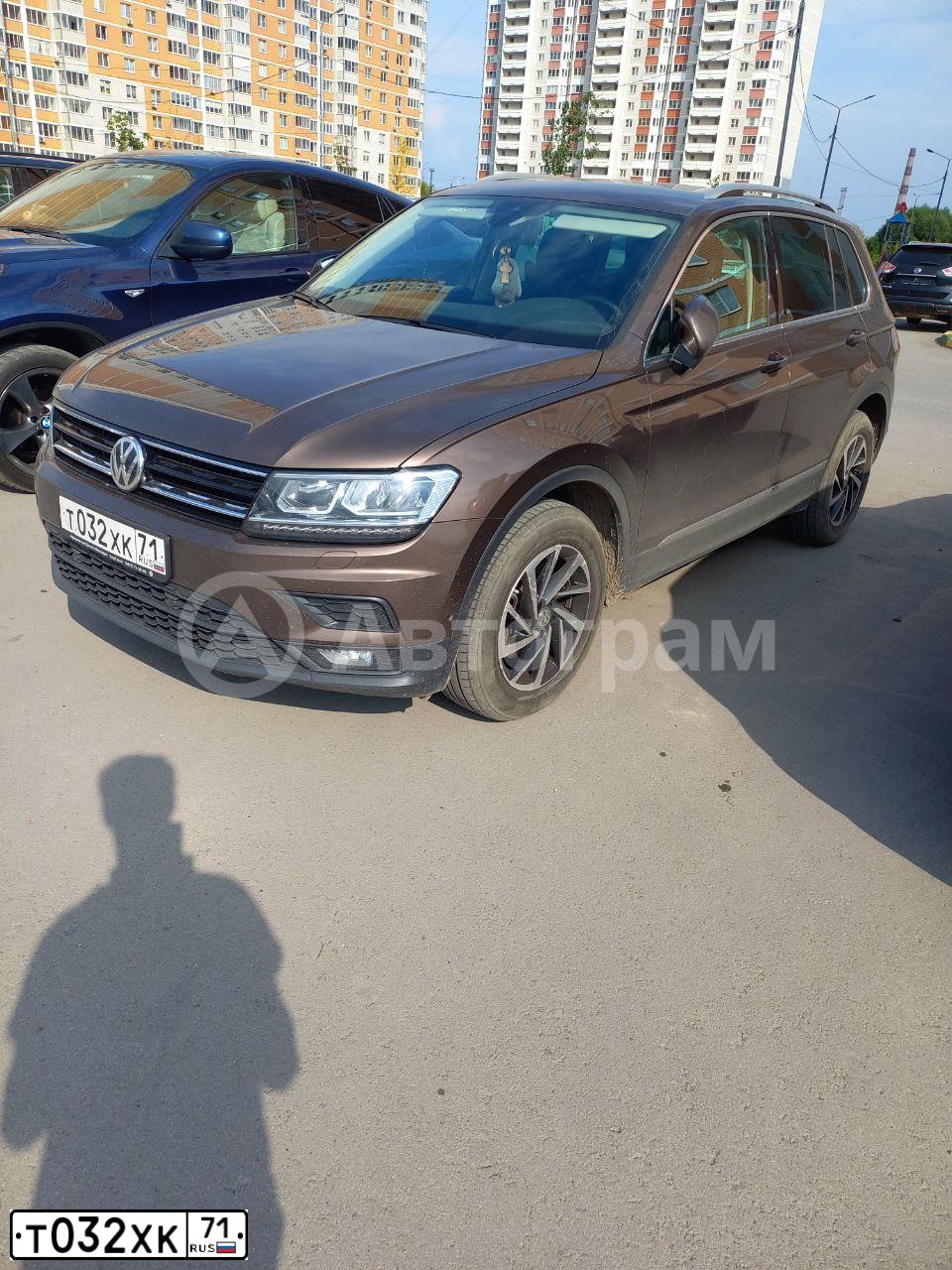 Фото автомобиля VOLKSWAGEN TIGUAN, 2019 — госномер Т032ХК71. Цвет: КОРИЧНЕВЫЙ