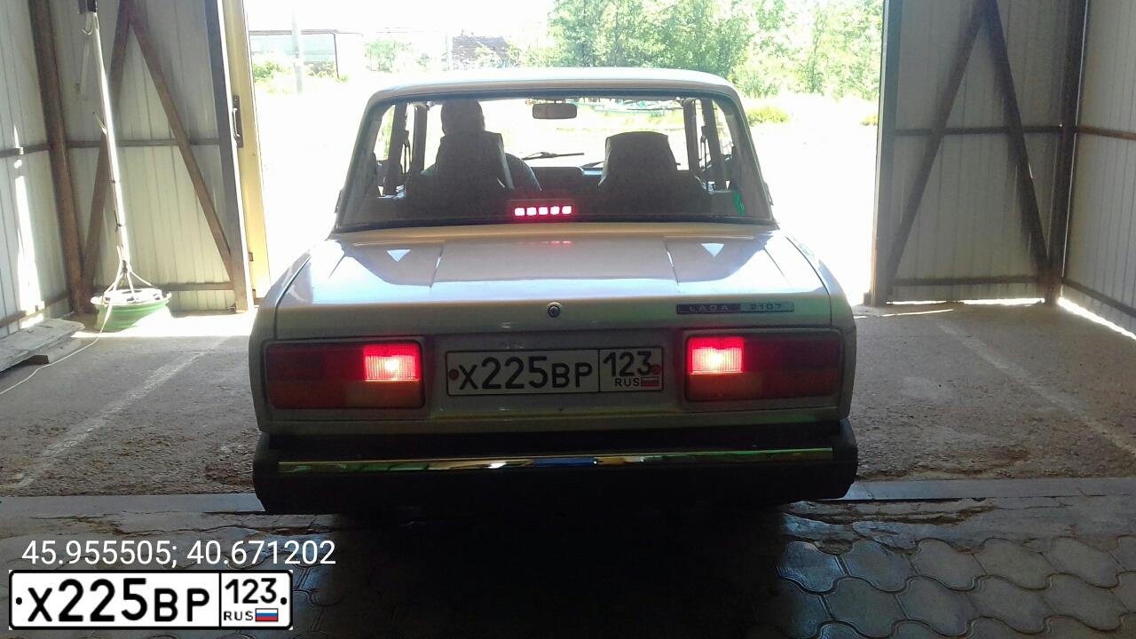 Фото автомобиля LADA 2107, 2011 — госномер Х225ВР123. Цвет: СЕРЕБРИСТЫЙ