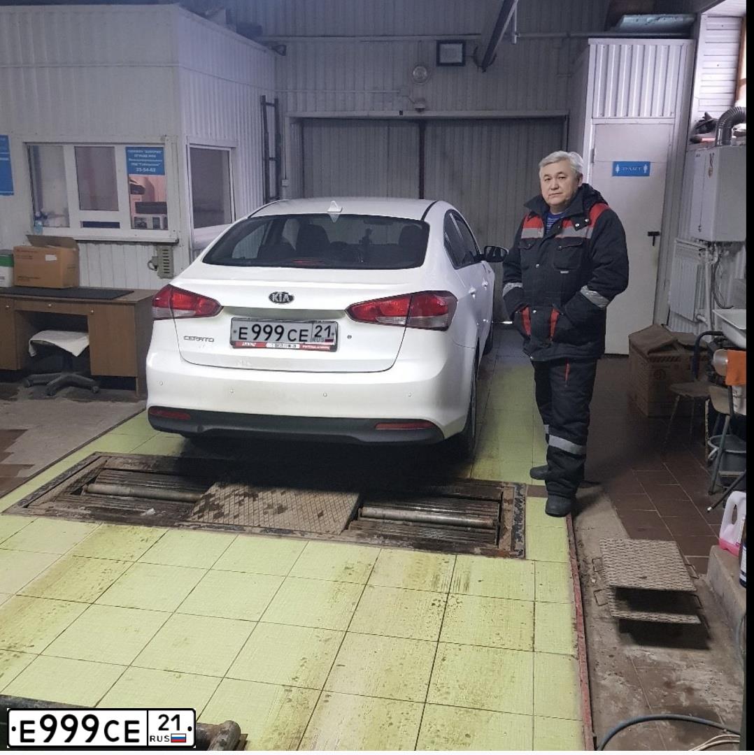 Фото автомобиля HYUNDAI H 1/H 100/STAREX, 2018 — госномер У643МУ790. Цвет: СЕРЫЙ