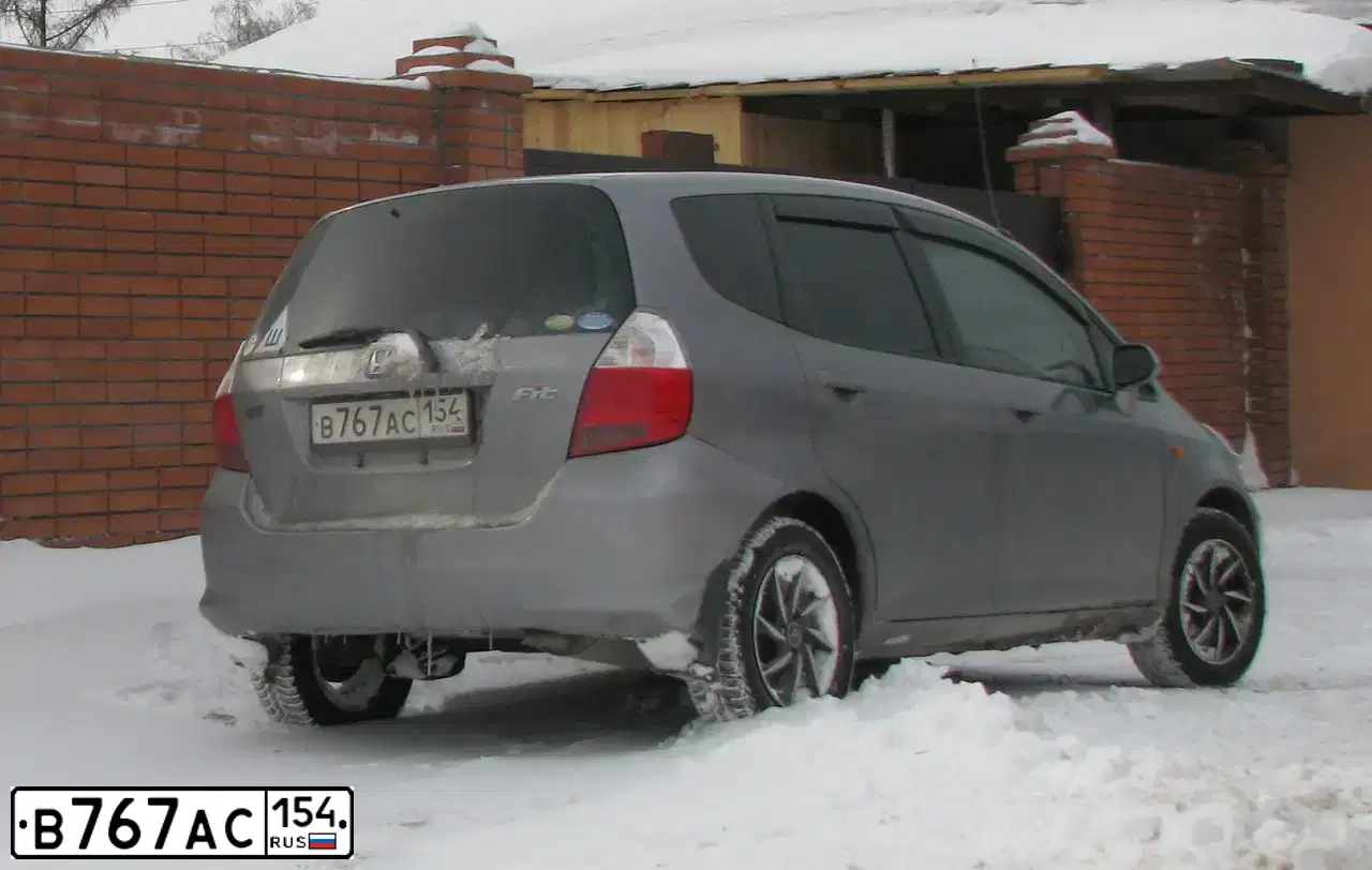 Фото автомобиля HONDA FIT, 2004 — госномер М988НР142