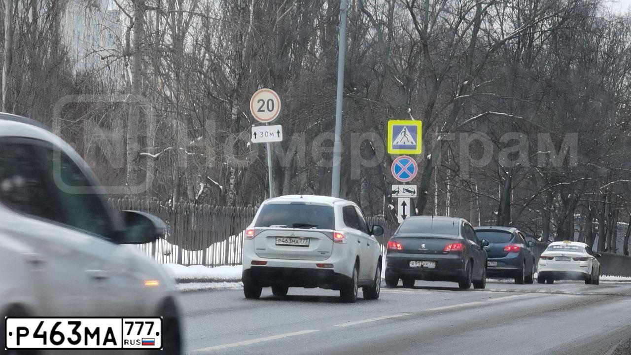 Фото автомобиля MITSUBISHI OUTLANDER, 2014 — госномер А083НУ180. Цвет: Белый