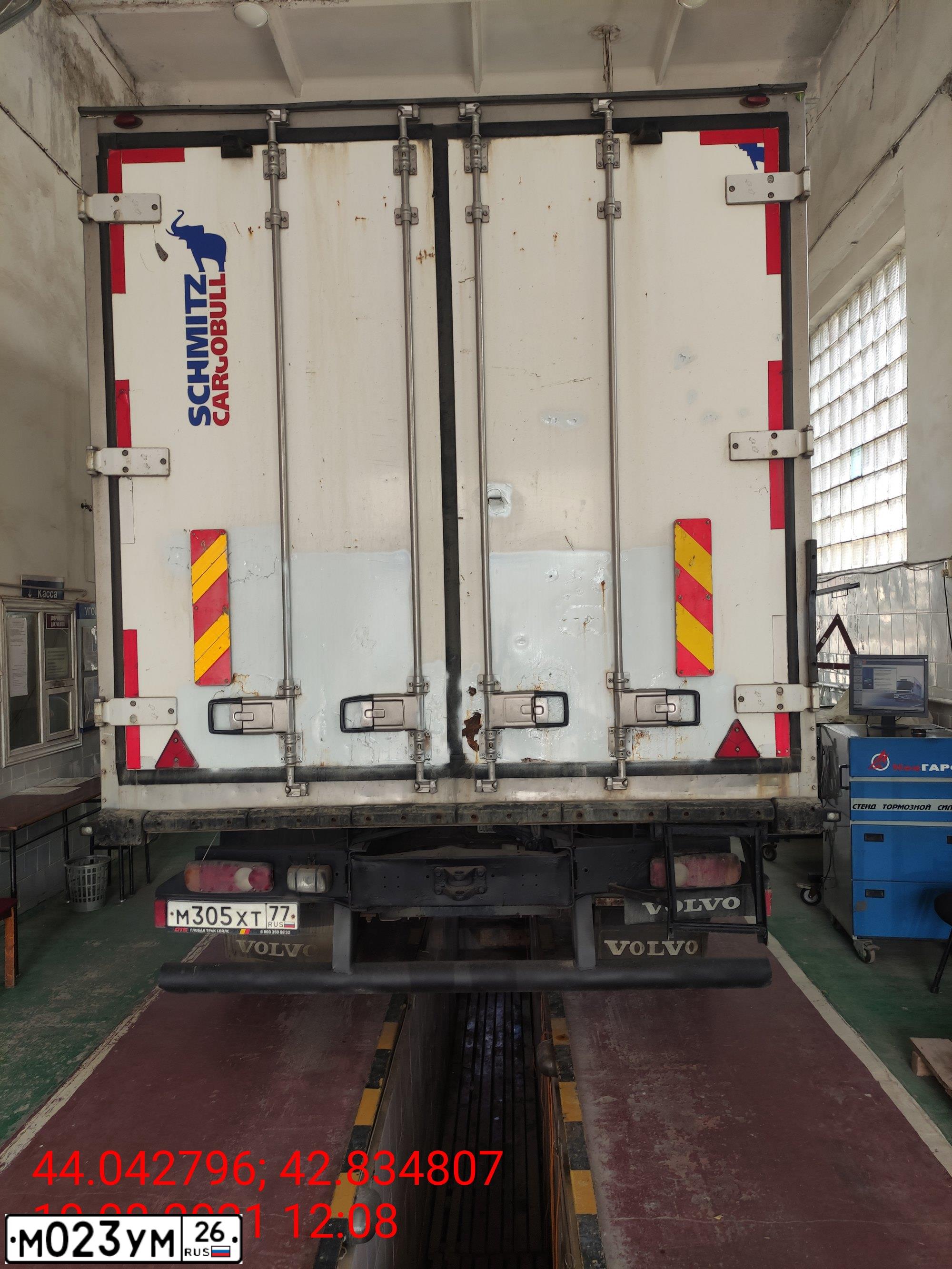 Фото автомобиля VOLVO FL, 2008 — госномер Т791КЕ774. Цвет: Белый