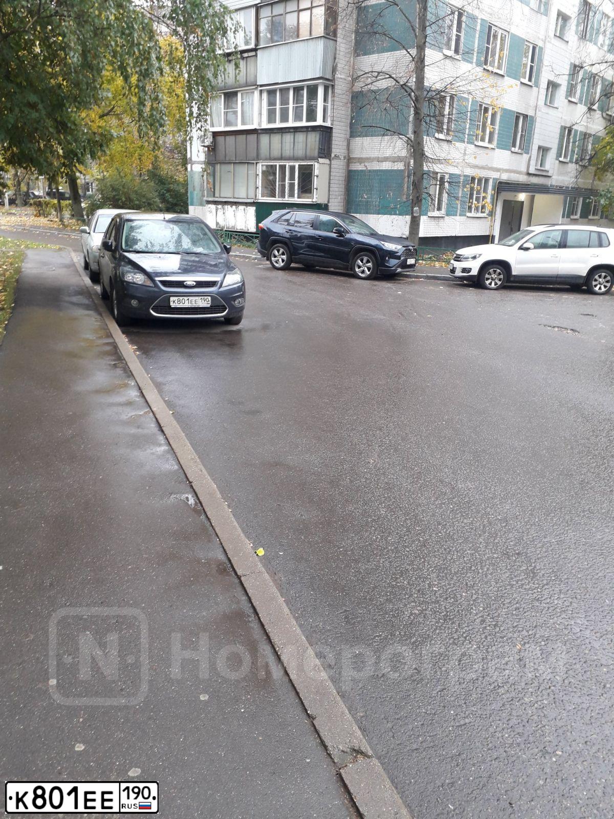 Фото автомобиля FORD FOCUS, 2010 — госномер К801ЕЕ190. Цвет: СЕРЫЙ ТЕМНЫЙ
