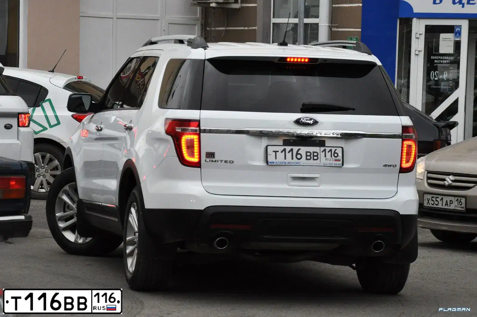 Фото автомобиля FORD EXPLORER, 2017 — госномер Е150ЕУ716. Цвет: БЕЛЫЙ