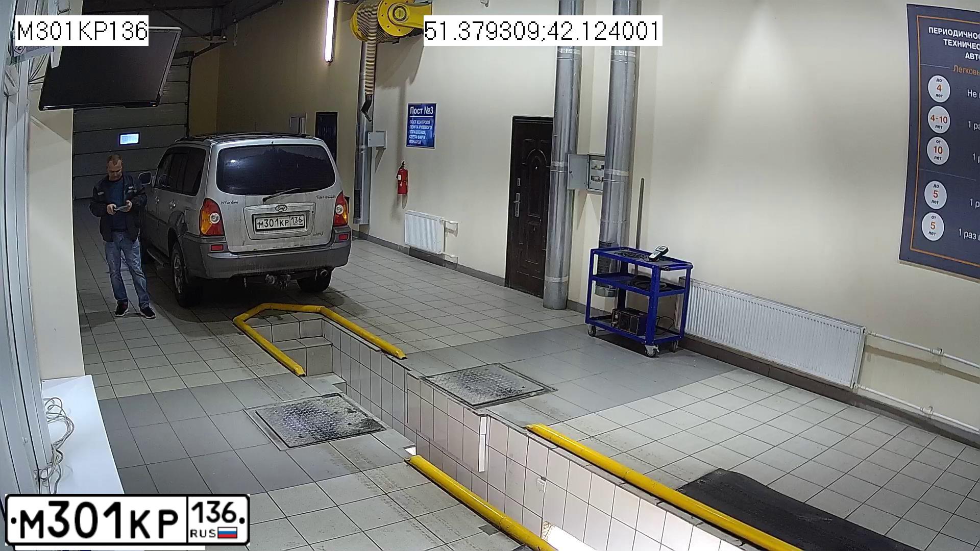 Фото автомобиля HYUNDAI TERRACAN, 2002 — госномер М301КР136. Цвет: СЕРЕБРИСТЫЙ