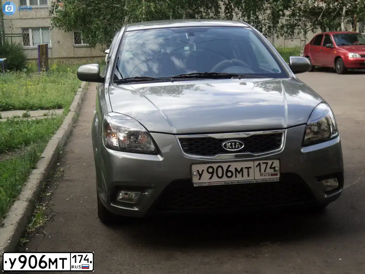 Фото автомобиля KIA RIO, 1910 — госномер У906МТ174. Цвет: ПЕРЛАМ-СЕРЕБРИСТЫЙ