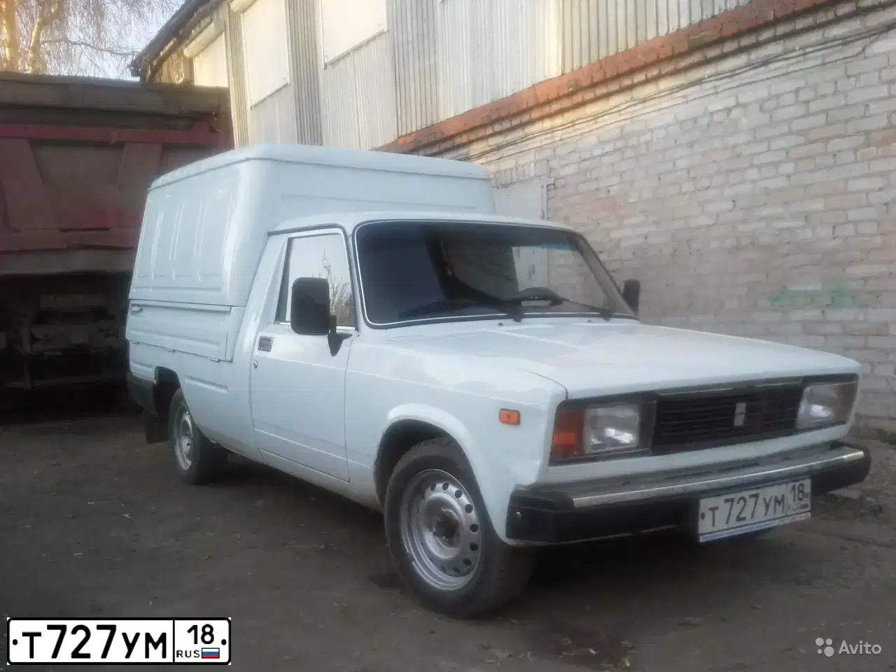 Фото автомобиля IZH 2717, 2011 — госномер Т727УМ18. Цвет: Белый