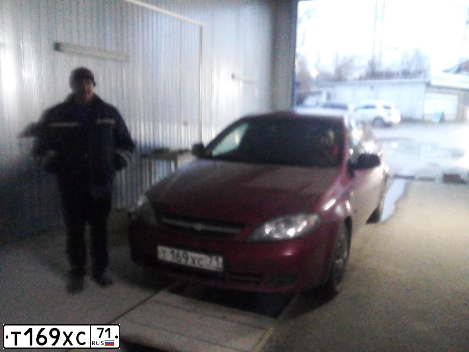 Фото автомобиля CHEVROLET LACETTI, 2011 — госномер Т169ХС71. Цвет: Красный