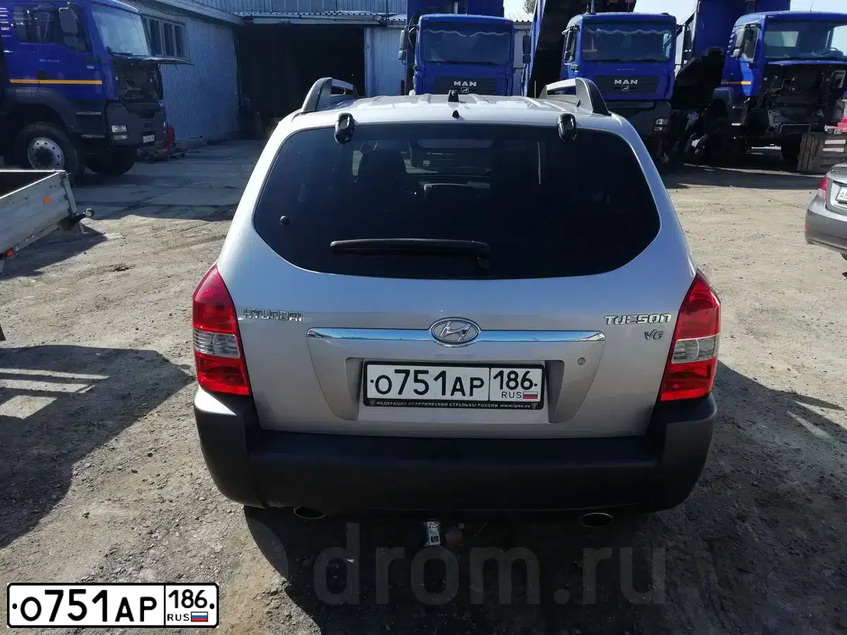 Фото автомобиля HYUNDAI TUCSON, 2005 — госномер О751АР186. Цвет: СЕРЕБРИСТЫЙ