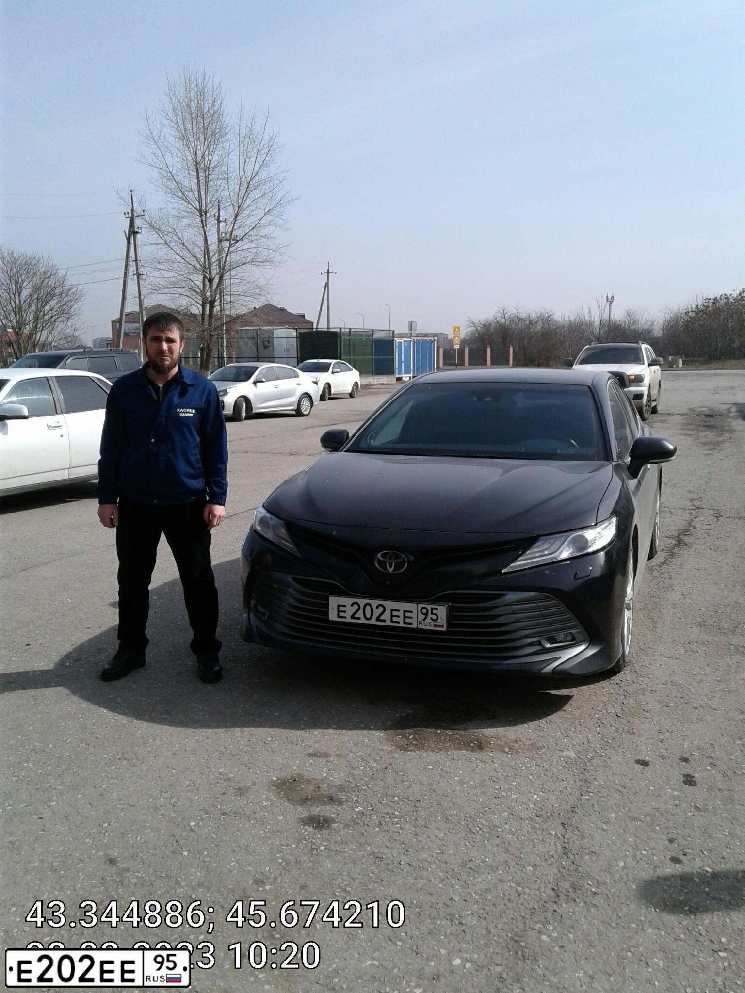 Фото автомобиля TOYOTA CAMRY, 2018 — госномер Е202ЕЕ95. Цвет: ЧЕРНЫЙ МЕТАЛИК