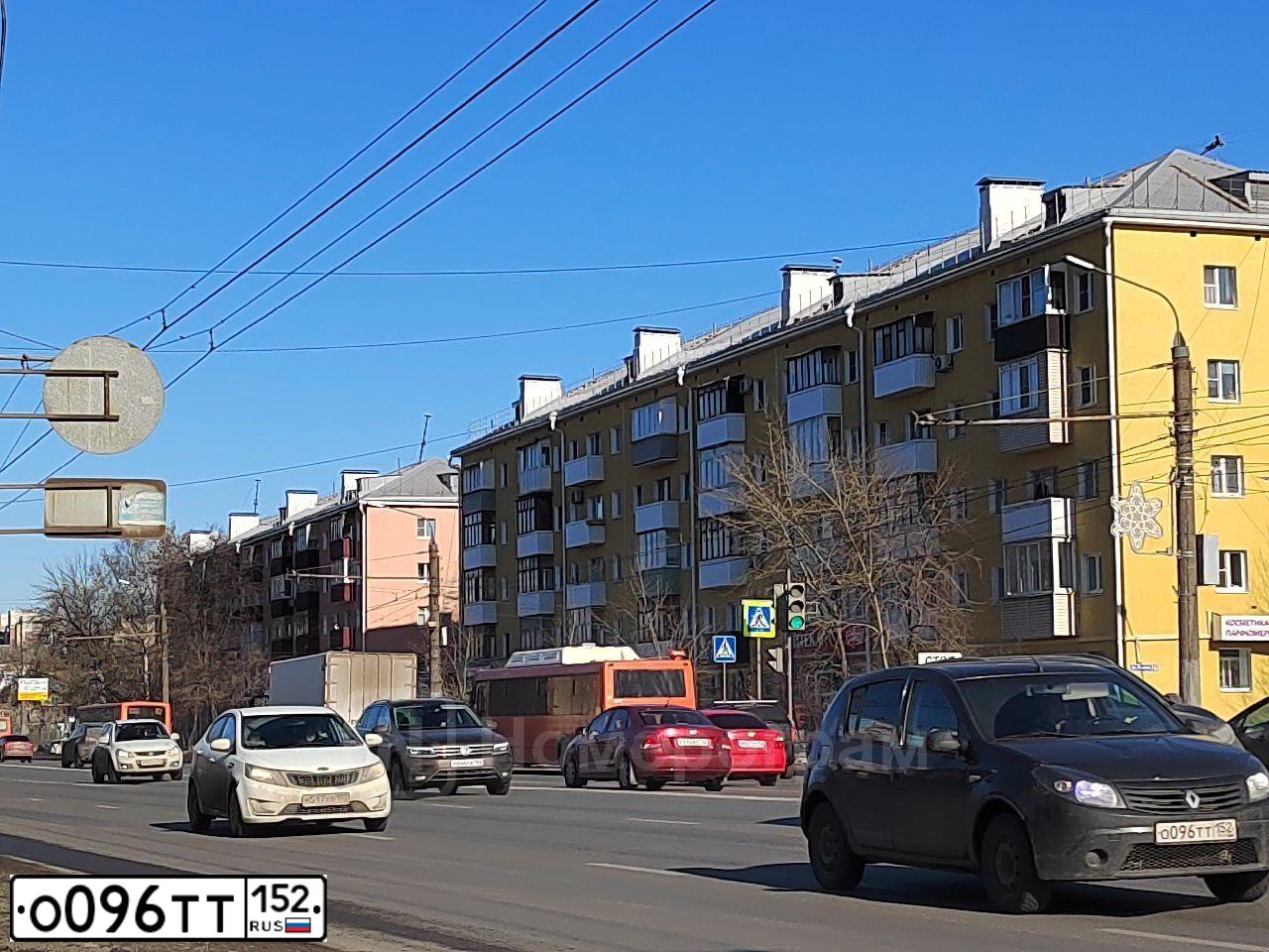 Фото автомобиля RENAULT SANDERO, 2010 — госномер Н673КН190. Цвет: ЧЕРНЫЙ