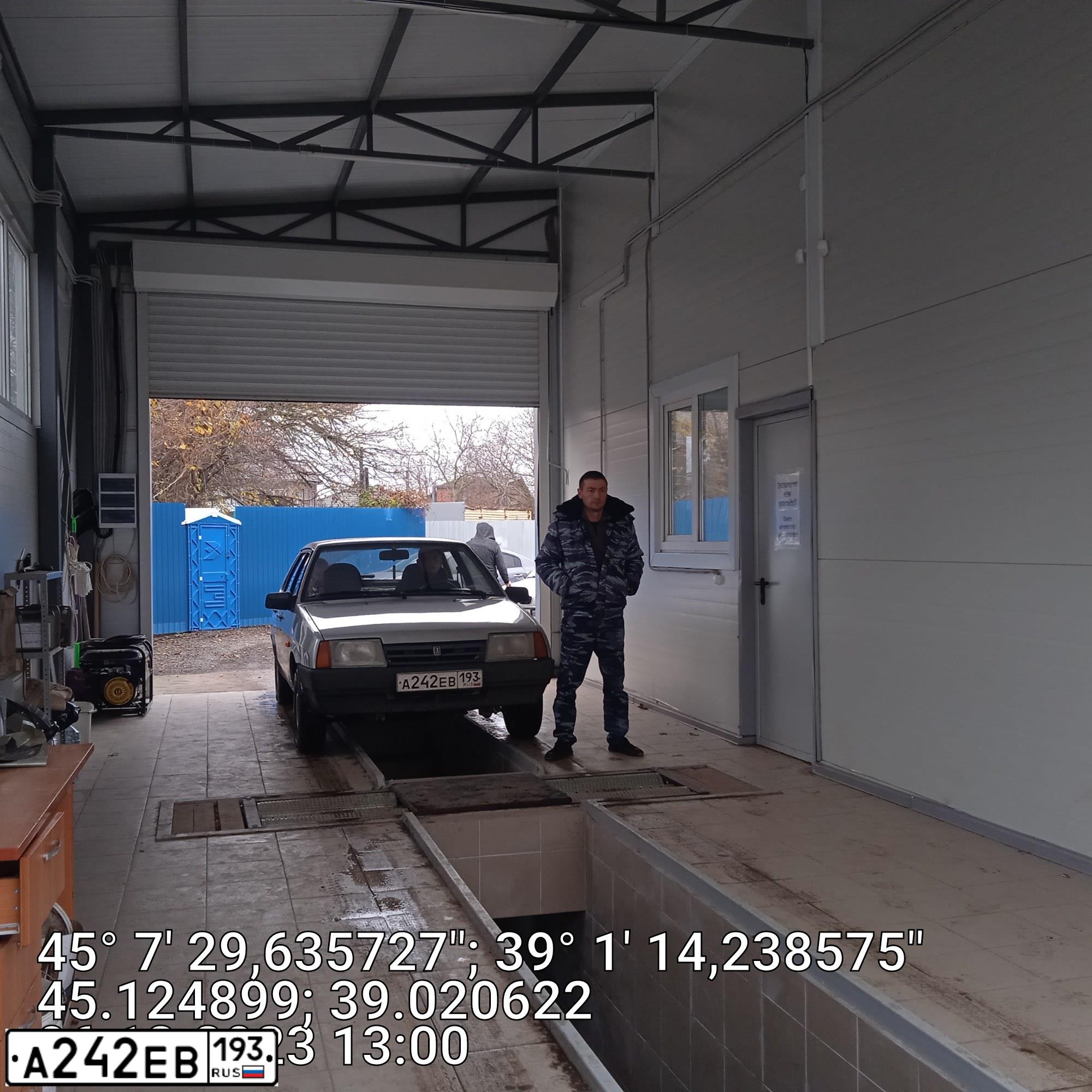 Фото автомобиля LADA 2109 SAMARA, 2002 — госномер А242ЕВ193. Цвет: СВЕТЛО-СЕРЕБРИСТЫЙ МЕТАЛЛ