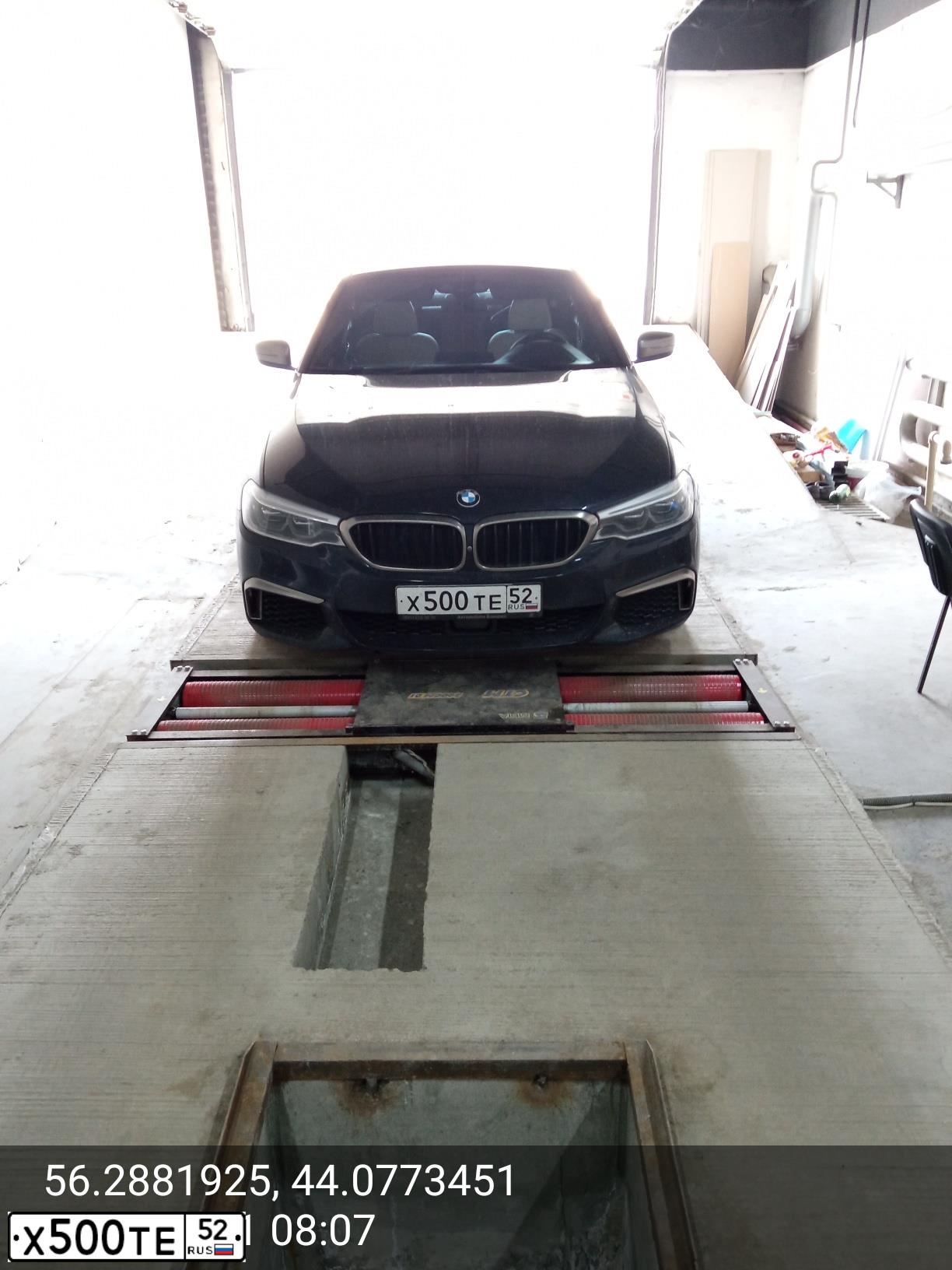 Фото автомобиля BMW SERIE 5, 2011 — госномер У433ЕВ152. Цвет: ЧЕРНЫЙ