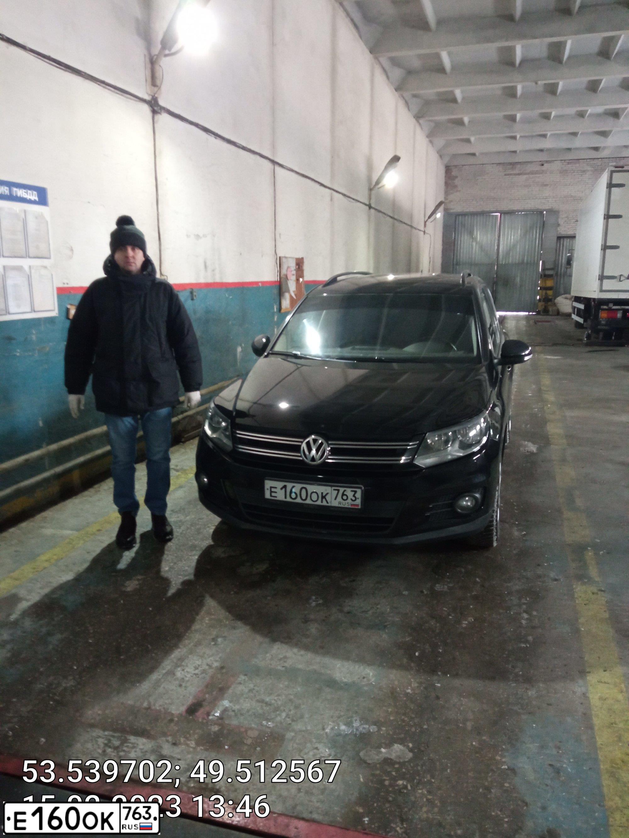 Фото автомобиля VOLKSWAGEN TIGUAN, 2012 — госномер Р111ОТ58. Цвет: ЧЕРНЫЙ