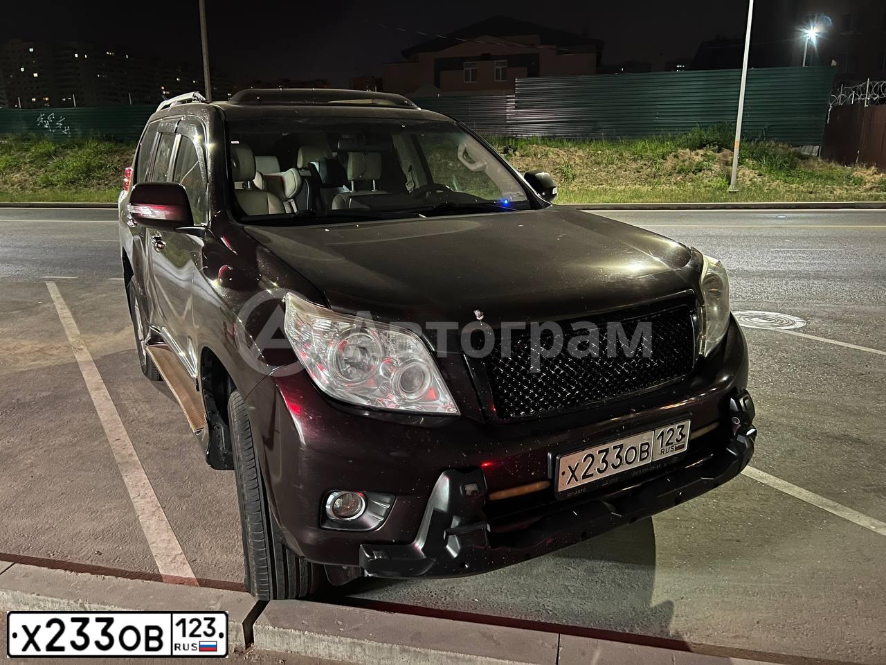 Фото автомобиля TOYOTA LANDCRUISER, 2012 — госномер Х233ОВ123. Цвет: КРАСНЫЙ