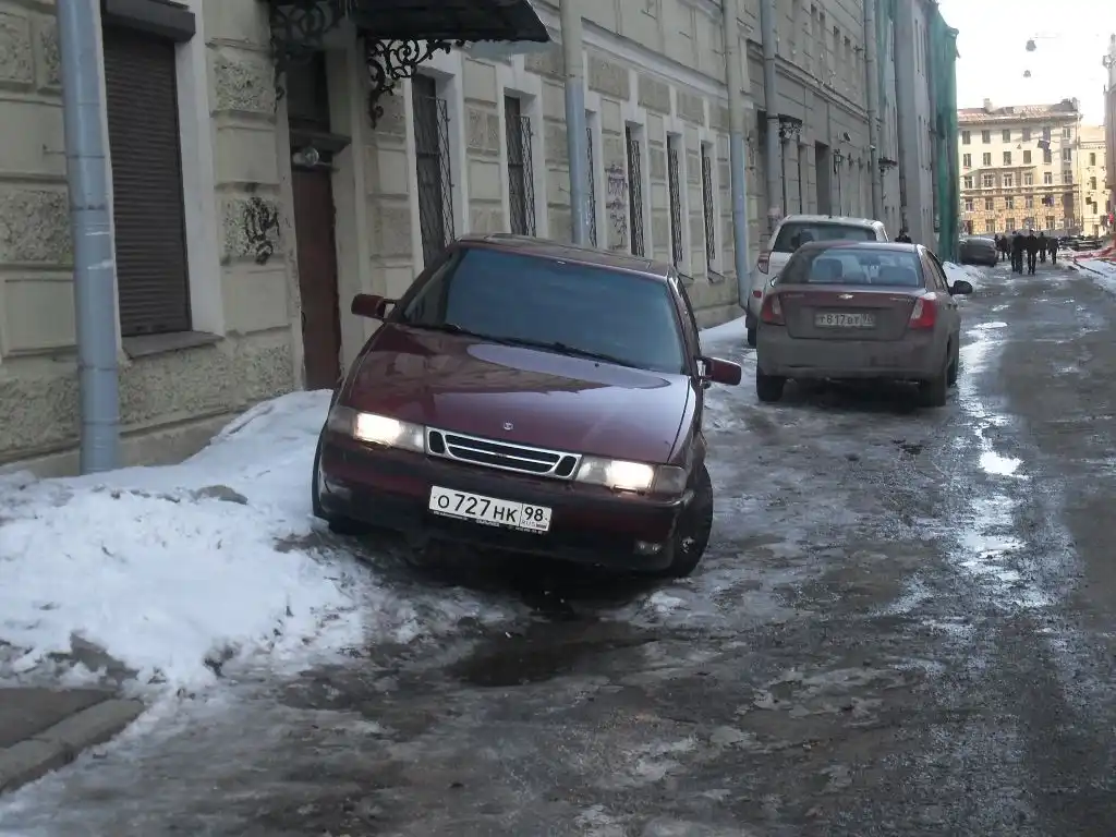 Фото автомобиля SAAB 9000, 1995 — госномер С331ХК777. Цвет: ТЕМНО-КРАСНЫЙ